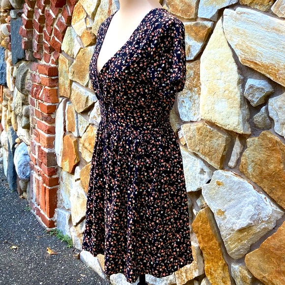 Button Down Fit & Flare Dress Black with Petite Flowers Size M - Picture 7 of 10
